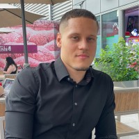 Arash Dušek