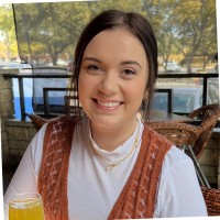 Emily Henry, Rn