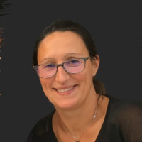 Véronique Schone