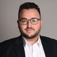 Turgut Özer