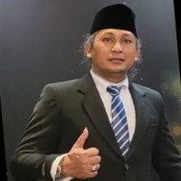 Tom Akhmadi