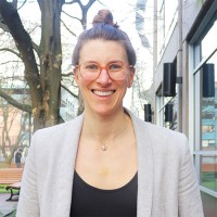 Andrea De Vries, Cpsm