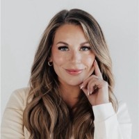 Alexandra Lang