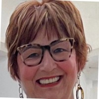 Lesley Yacomine