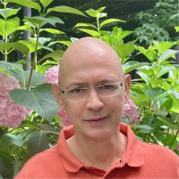 Dr. Andreas F.