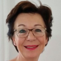 Yvonne Wolf