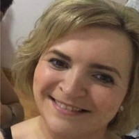 Julie Holmes