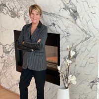 Lynne Lowry