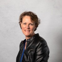 Esther De Vries