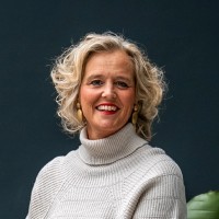 Esther Mirjam De Zwaan