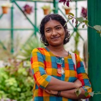 Tamilselvi R