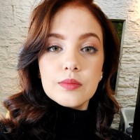 Vivian Lucy de Oliveira