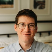 Tom Oakes