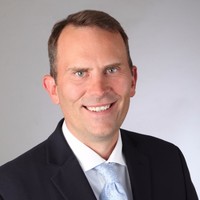Adam Bomers, Cfa