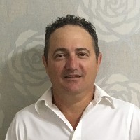 Hires Moura