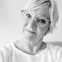 Helle Hollender