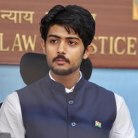 Muniss Khan