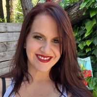 Stephanie Holt