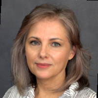 Suzanne Smith, Cris