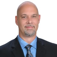 Lance Paulsen