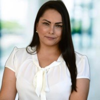 Lúcia B.