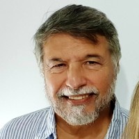 Roberto González