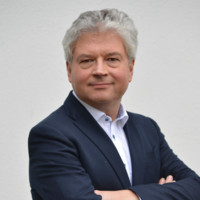 Dr. Frank Benzel