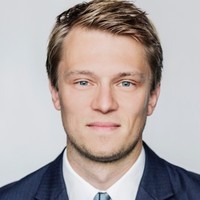 Dr. Julian Augustin