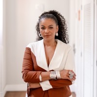 Priscila GamaPriscila Gama is an Influencer