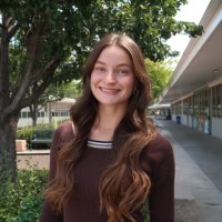 Isabela Holland