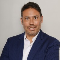 Dr. Gustavo Caceres