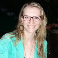 Thaís Suzana Schadech
