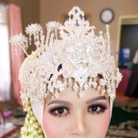 Adhe Leni