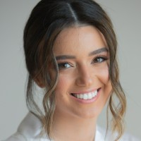Reina Raveh Almoshnino