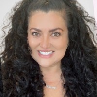 Yanina Von Schnier