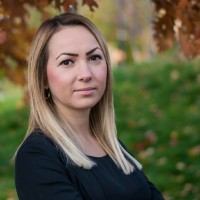 Axana Stous