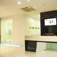 HAPPY OFFICE PEOPLE .