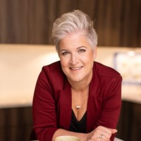 Suzanne Fox