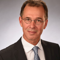 Dr. Marc Hennemann