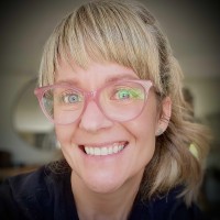 Angela Loraas