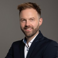 Dr. Julian Messer