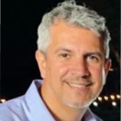 Marcelo E. Farias