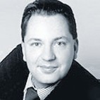Dr. René Poew