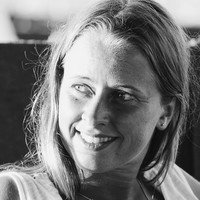 Carolina Falcão Neves