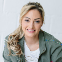 Sara Ahmed, Bba.