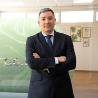 Oscar León