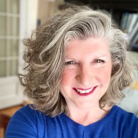 Lynne Magnavite