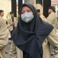 Navy Seal Haya Sukowati