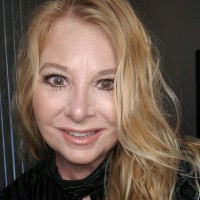 Veronica Knight