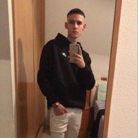 Rubén González